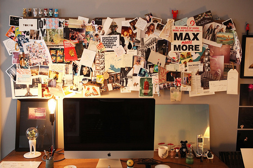 International student bloggers decorate