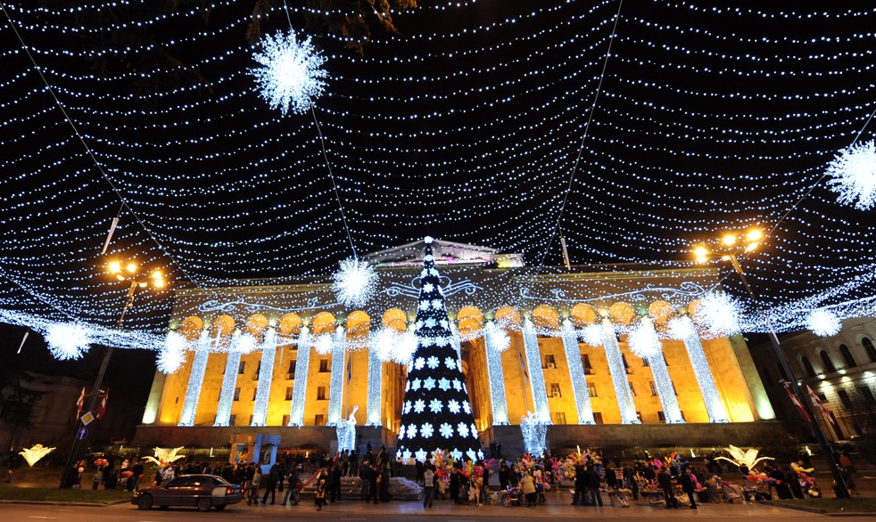 Tbilisi, Georgia. 7th Jan, 2016. Georgian people march during Alilo, a  religious procession, to celebrate the Orthodox Christmas in Tbilisi,  capital of Georgia, on Jan. 7, 2016. Georgians celebrate Christmas on Jan.