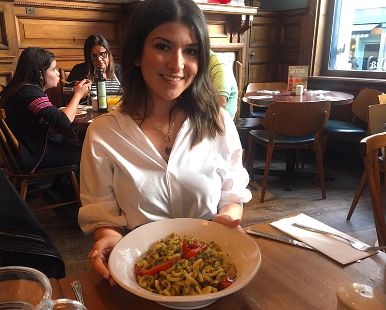 Getting Around London as a Vegan - International Student Blogger, Engy Sobieh - Vegan Pesto Pasta at Bella Italia