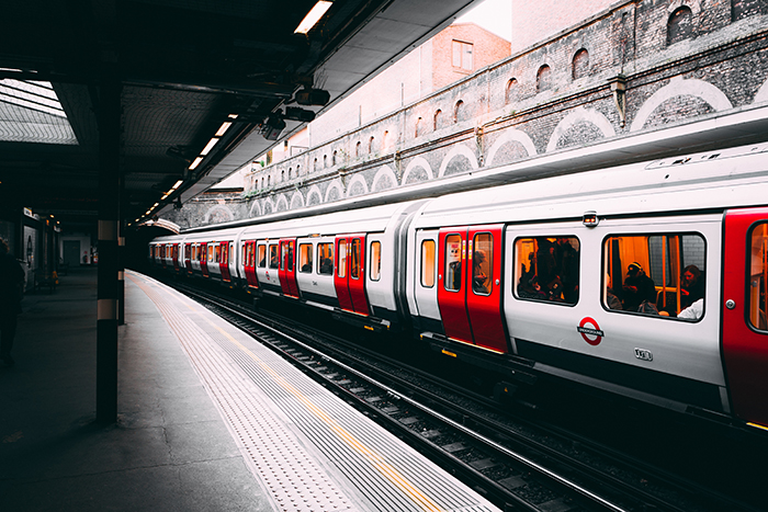 My Student Discount Tips for Life in London - International Student Blogger, Justyna Stuchlik - London Underground train