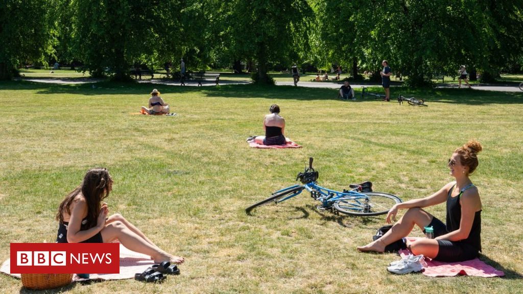 Health Measures in London: Covid-19_International Student Blogger, Grace Lee_social distancing in the park