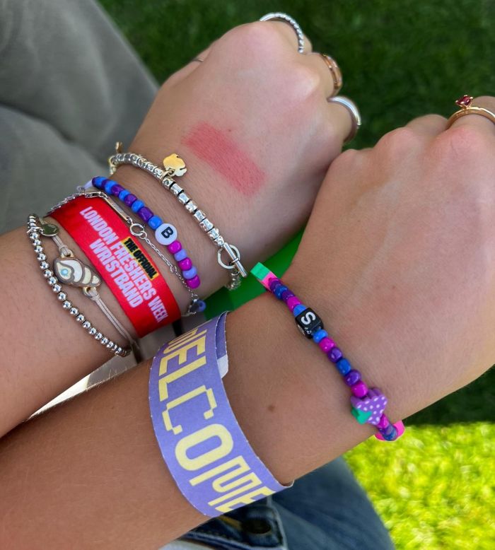 Freshers Week bracelets-Harrow-London on a Budget: My Tips as a Westminster Student-Oyster card with discount in hand-Sveva Cittadini