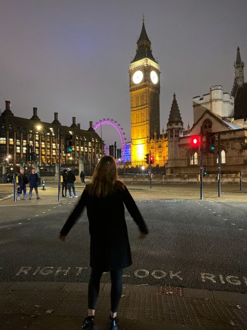 Renata in front of Big Ben lit up at night_My First Weeks at Westminster in London: Arrive, Explore, Succeed-3International Student Blog_Renata Pernegrova