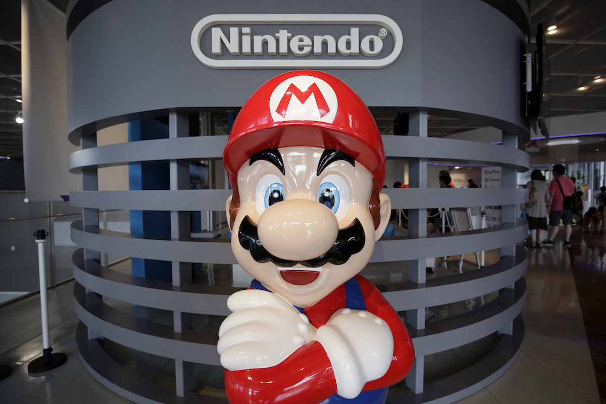 epa05443301 A statue of Nintendo Co.'s video game character Super Mario stands at the company's showroom in Tokyo, Japan, 27 July 2016. Nintendo Co. reported a fiscal first quarter loss of 24.53 billion yen (232.1 million US dollars) in spite of the global success of the Pokemon Go game, which the company holds a 32 percent stake in Pokemon Co. who jointly developed the augmented-reality game with Niantic Inc.  EPA/KIYOSHI OTA