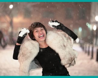 Thao holding snowballs in a London street_Winter in London: My Top 5 Cool Things to Do_International Student Blogger_Thao Nguyen