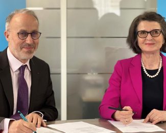 Philippe Jamet (left) and Katalin Illes (right) signing progression agreement